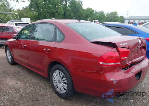 2015 Volkswagen Passat 1.8T S z USA, uszkodzony, nr VIN 1VWAT7A37FC074064